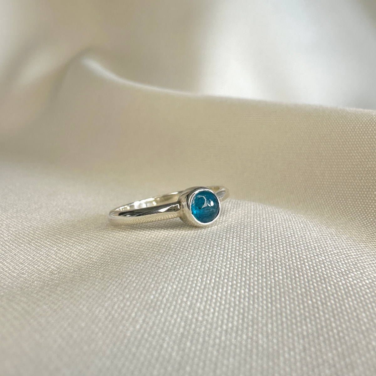 anillo clásico apatita