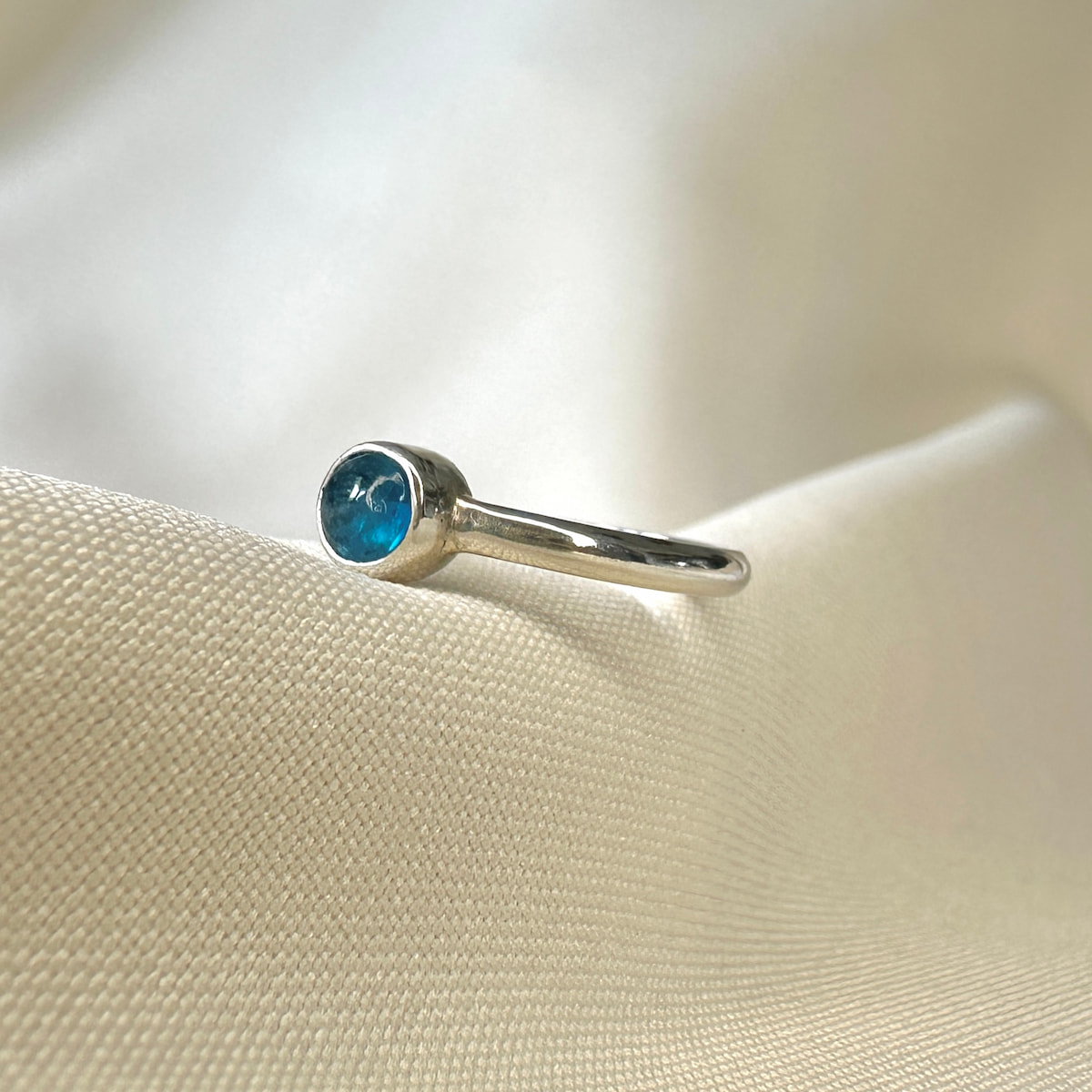 anillo clásico apatita