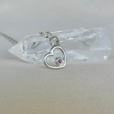 collar corazón refugio